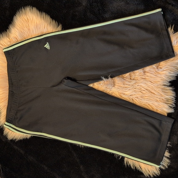 Adidas CLIMALITE Cropped Joggers - Picture 2 of 4